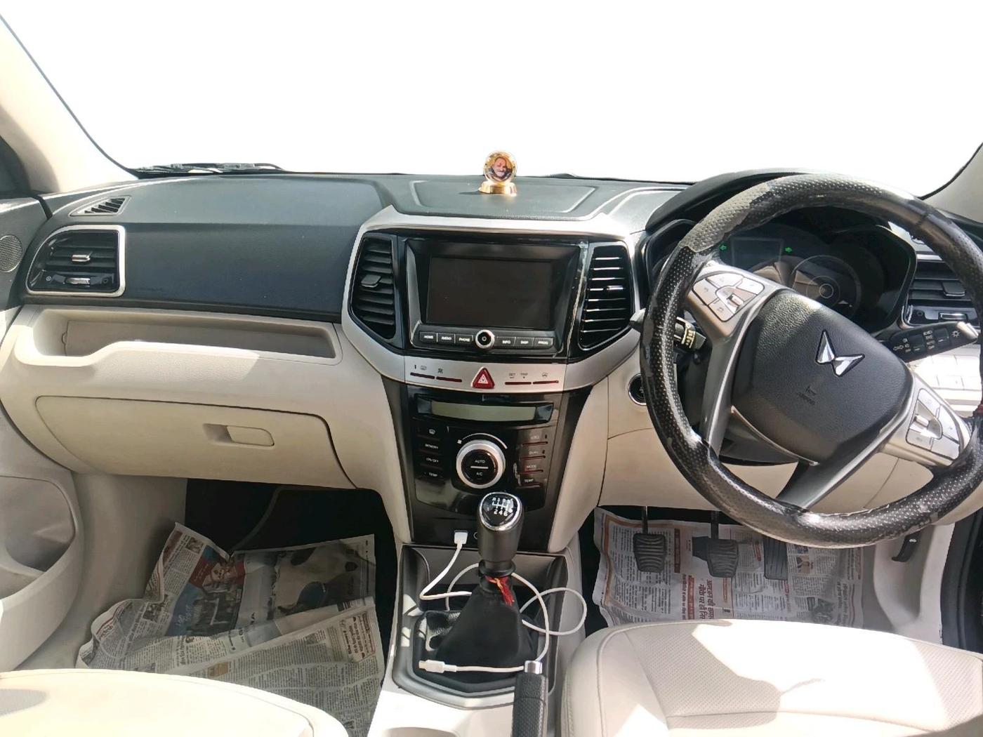 2023 Mahindra XUV300 W8 (O) 1.5 DIESEL, Diesel, Manual, 53,831 km, interior