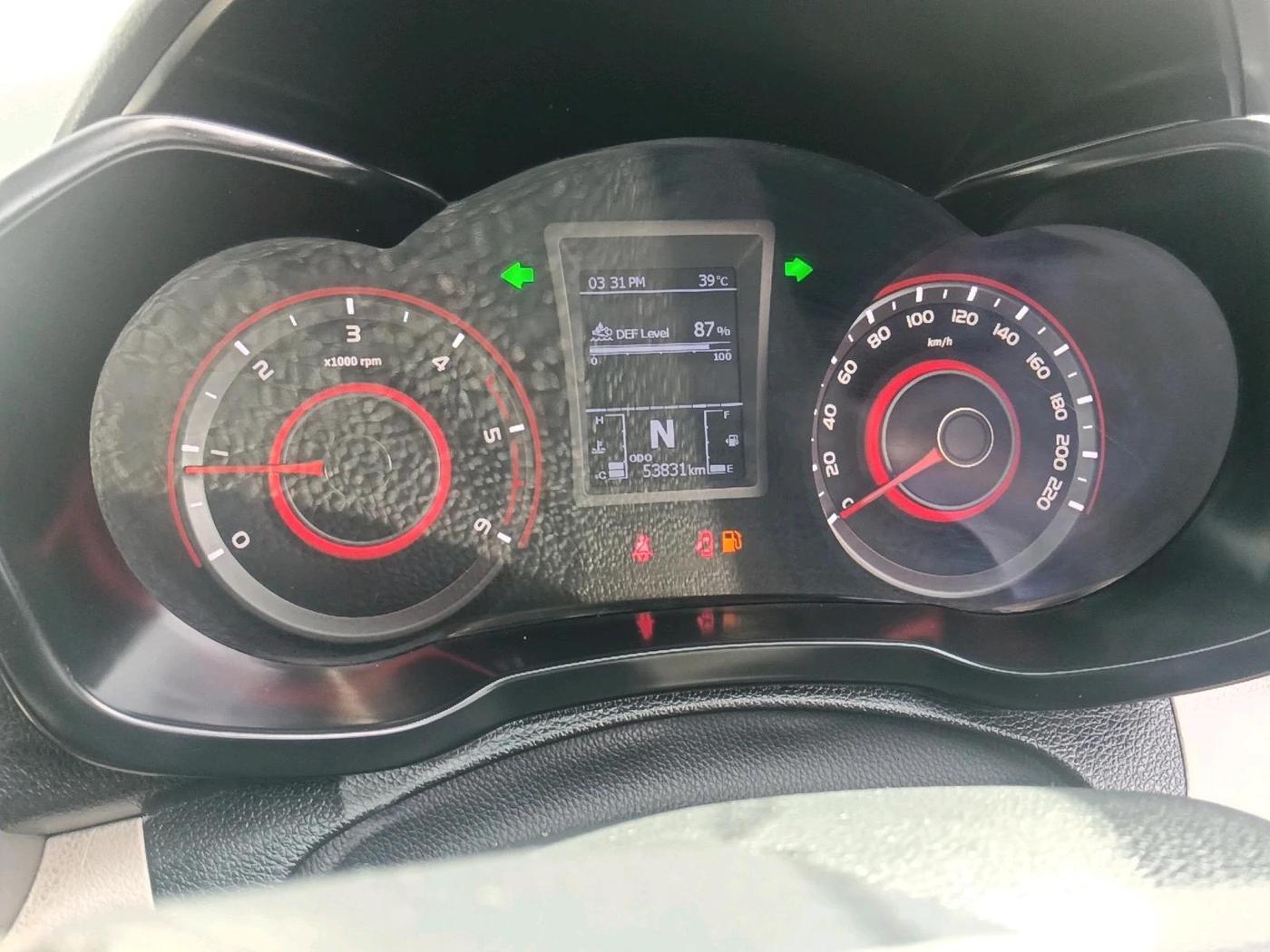 2023 Mahindra XUV300 W8 (O) 1.5 DIESEL, Diesel, Manual, 53,831 km, interior