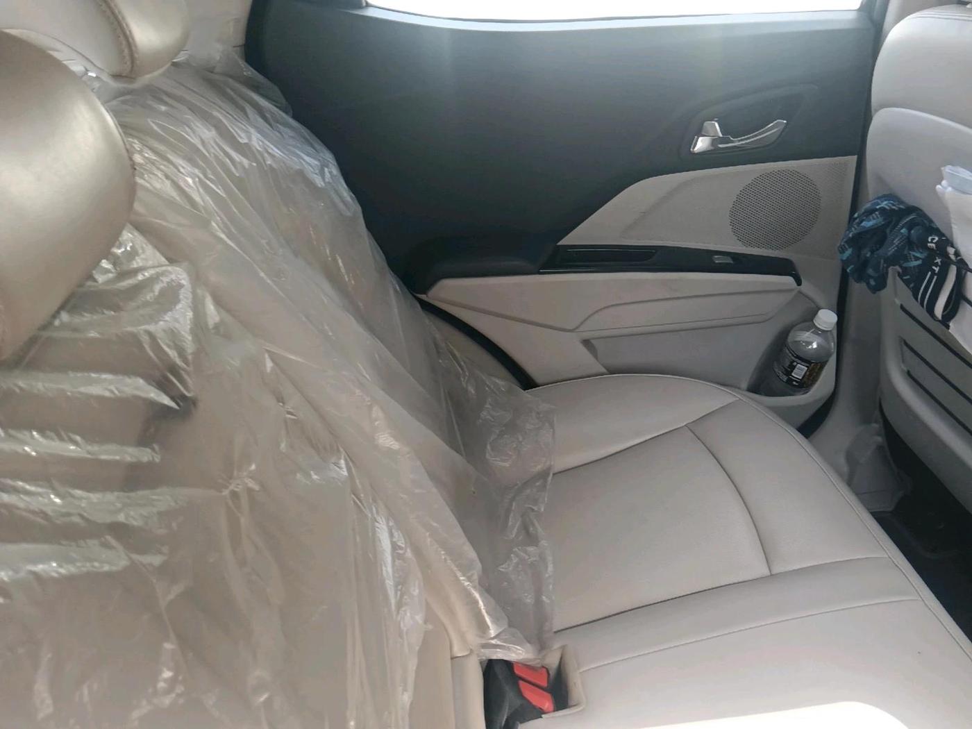 2023 Mahindra XUV300 W8 (O) 1.5 DIESEL, Diesel, Manual, 53,831 km, interior