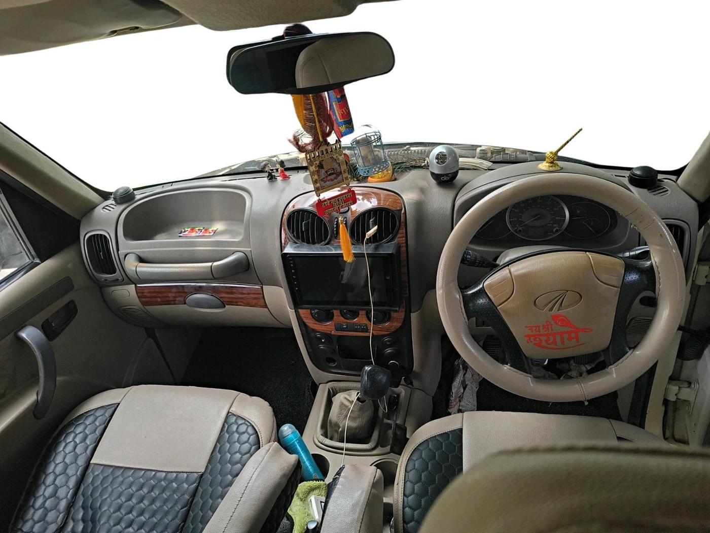2011 Mahindra Scorpio SLE, Diesel, Manual, 1,47,769 km, interior