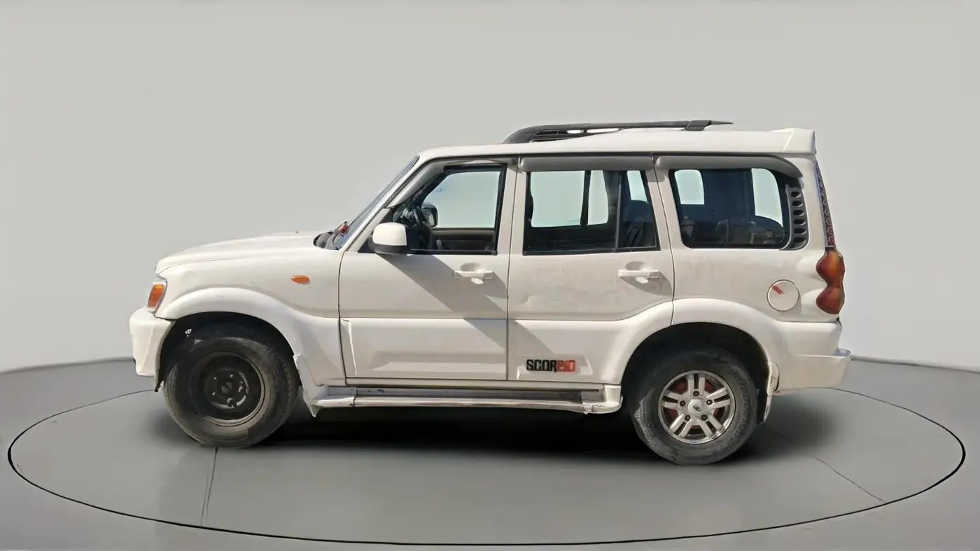 2013 Mahindra Scorpio VLX 2WD, Diesel, Manual, 82,774 km, exterior