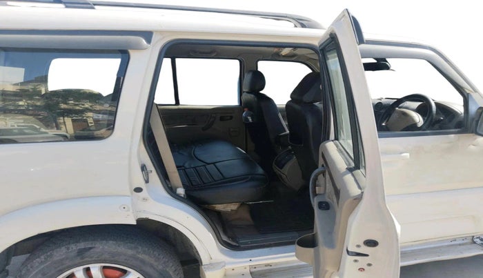 2013 Mahindra Scorpio VLX 2WD, Diesel, Manual, 82,774 km, interior