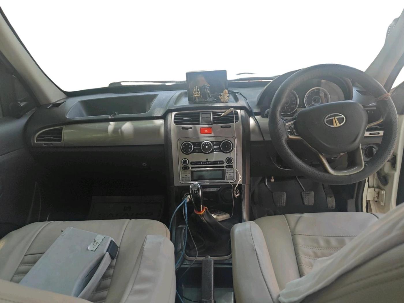 2016 Tata Safari Storme 2.2 EX 4X2, Diesel, Manual, 1,05,731 km, interior