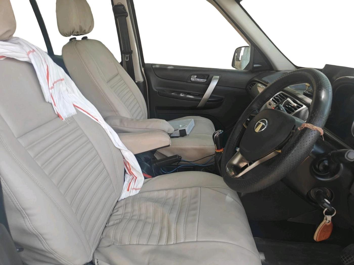 2016 Tata Safari Storme 2.2 EX 4X2, Diesel, Manual, 1,05,731 km, interior