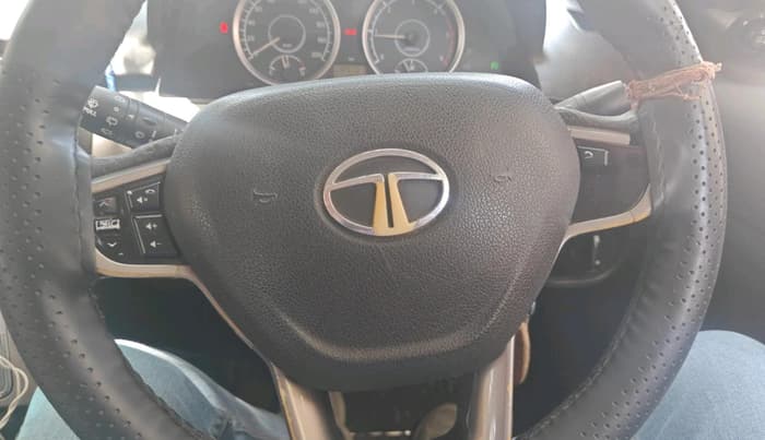 2016 Tata Safari Storme 2.2 EX 4X2, Diesel, Manual, 1,05,731 km, interior