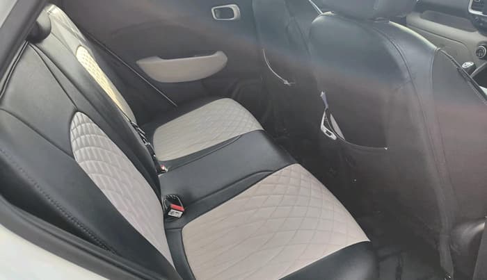 2024 Hyundai VENUE SX 1.2 PETROL, Petrol, Manual, 32,398 km, interior