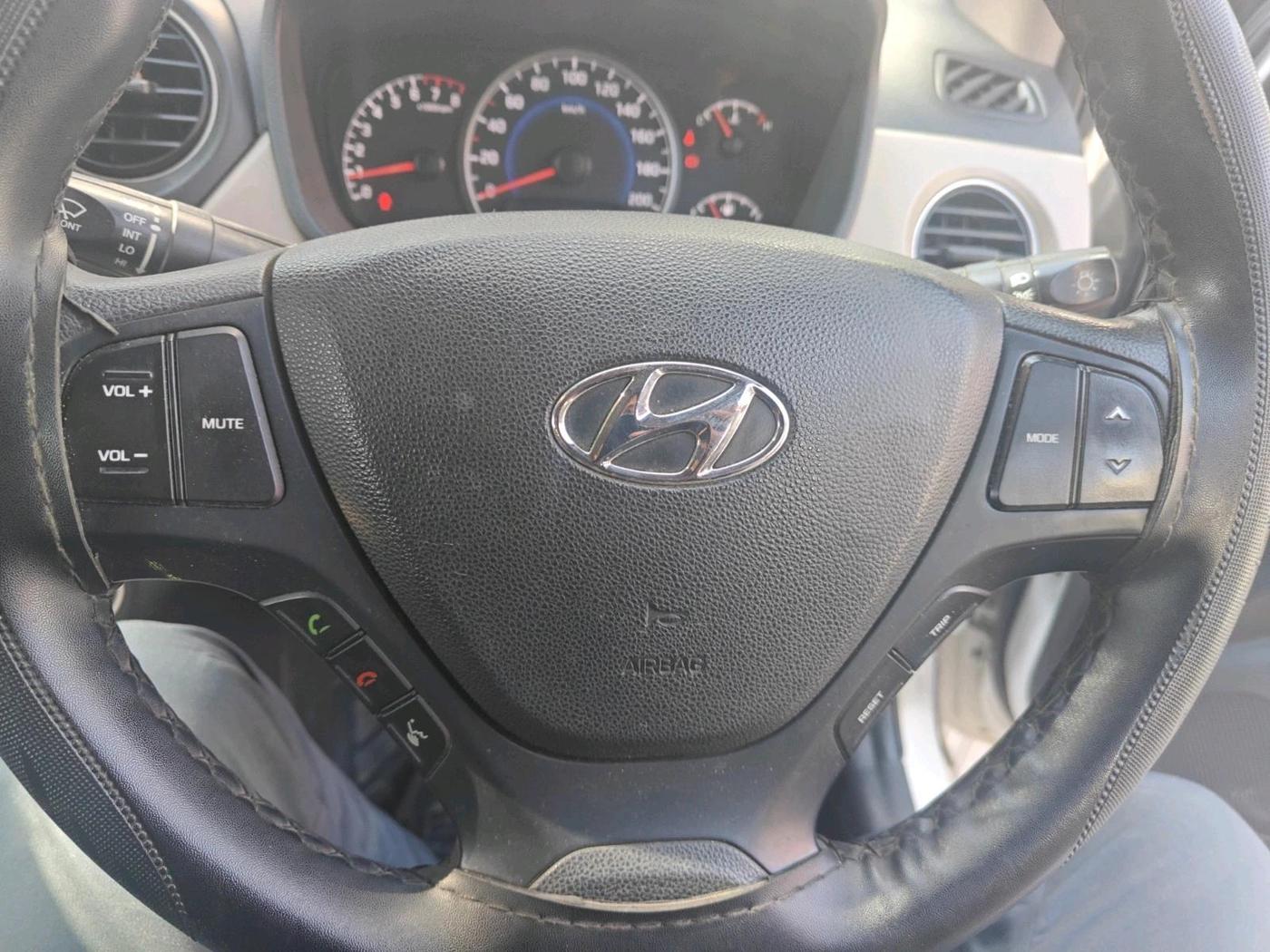 2017 Hyundai Grand i10 SPORTZ (O) 1.2 KAPPA VTVT, Petrol, Manual, 48,658 km, interior