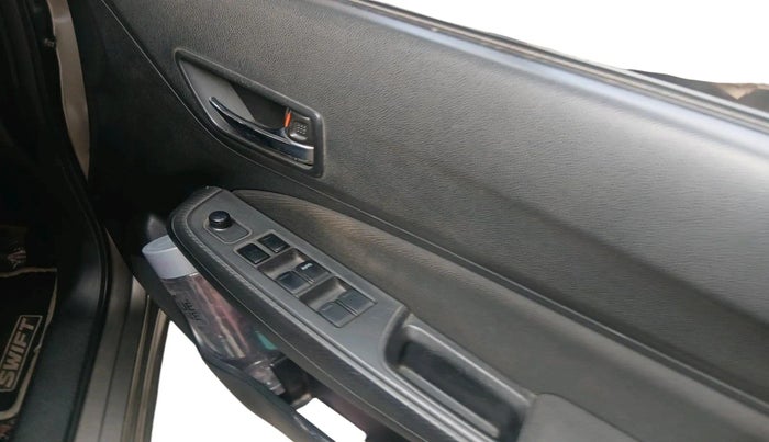 2018 Maruti Swift VXI AMT, Petrol, Automatic, 49,692 km, interior