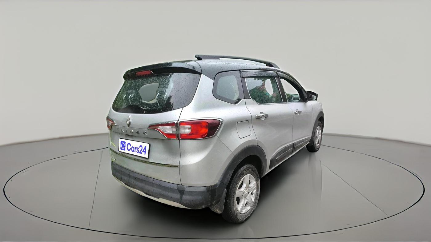 2022 Renault TRIBER RXT, Petrol, Manual, 31,465 km, exterior