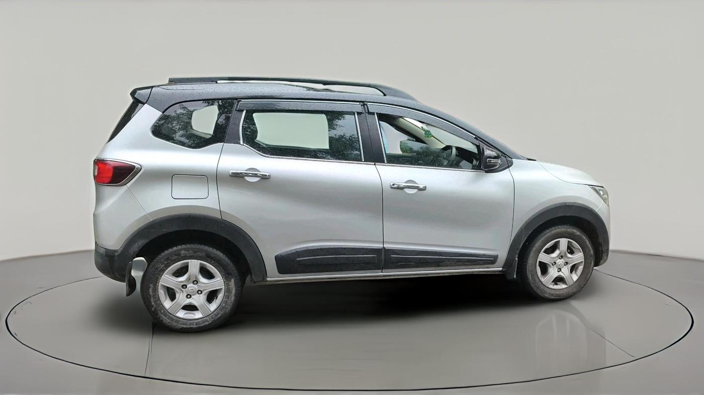 2022 Renault TRIBER RXT, Petrol, Manual, 31,465 km, exterior