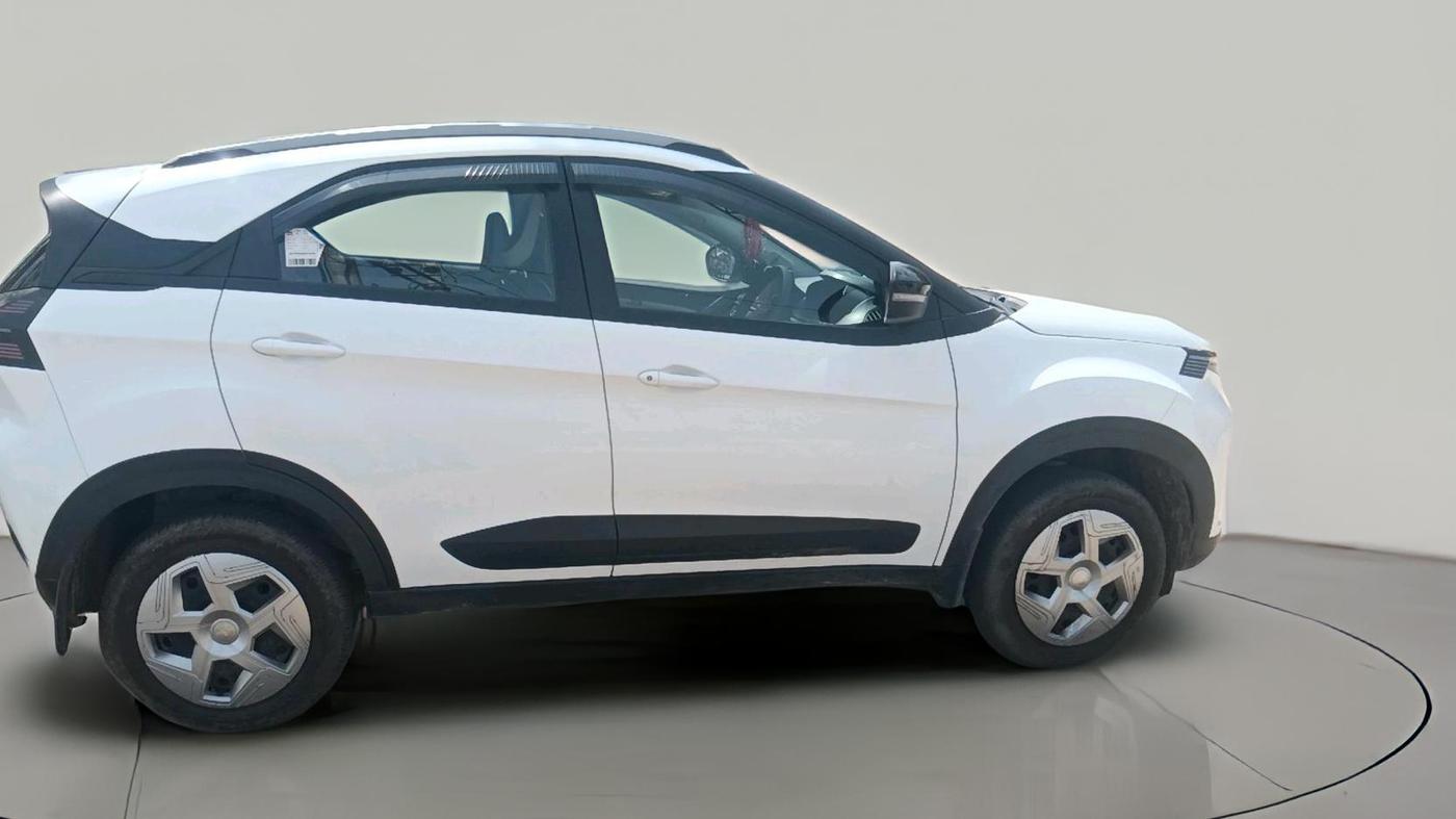 2025 Tata NEXON Pure Plus 1.2 iCNG 6MT, CNG, Manual, 12,818 km, exterior