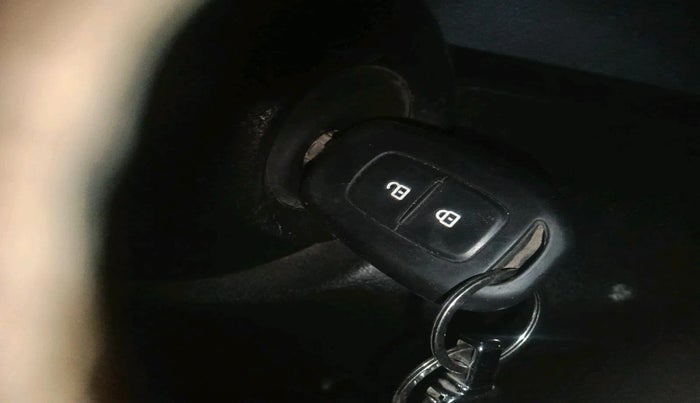 2017 Renault Kwid RXT 1.0 (O), Petrol, Manual, 1,05,374 km, interior