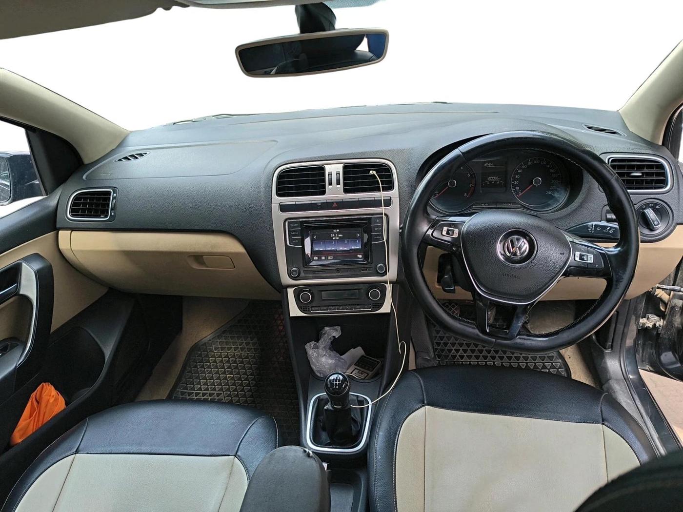 2016 Volkswagen Ameo HIGHLINE1.2L, Petrol, Manual, 1,20,066 km, interior