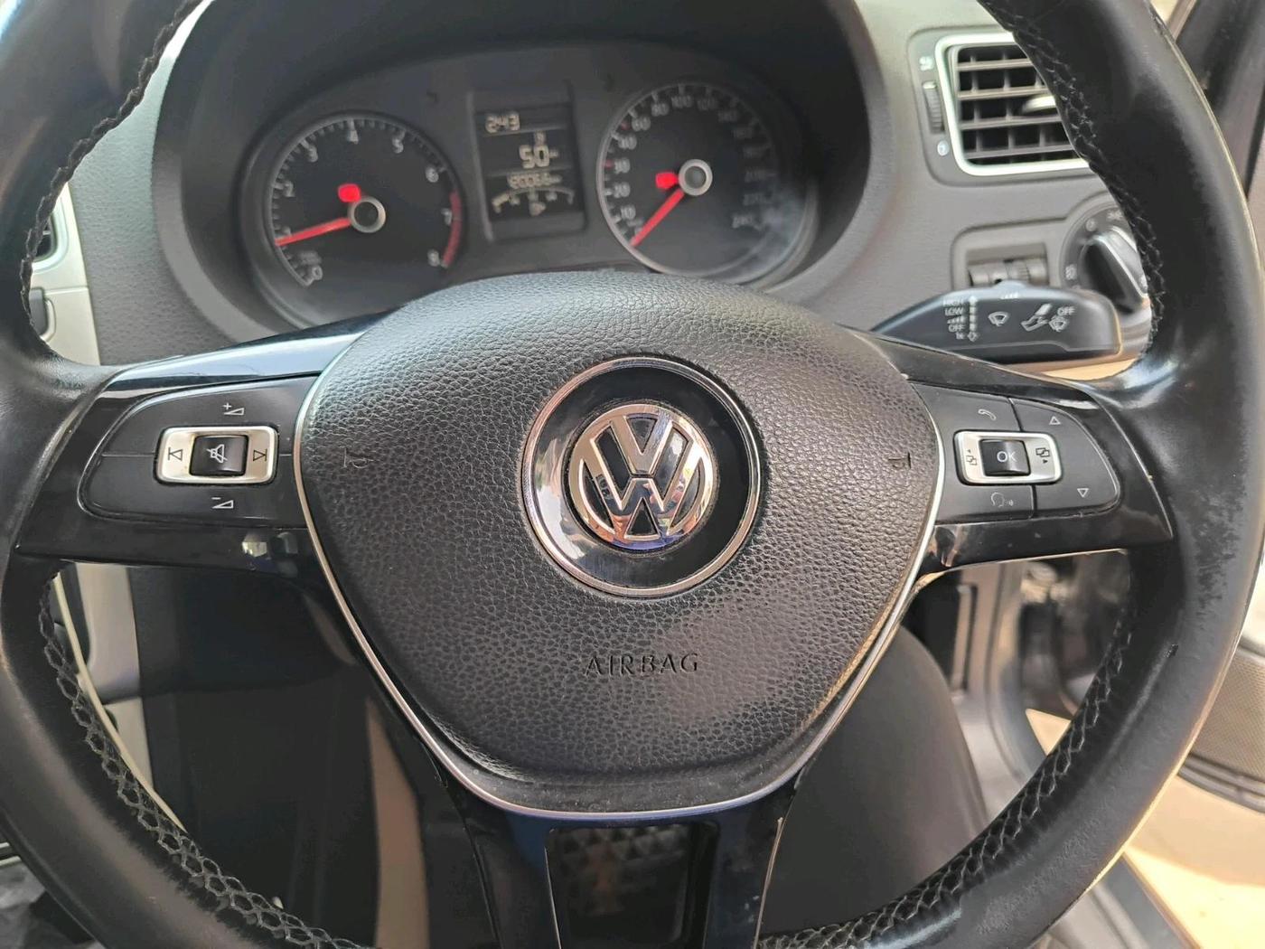 2016 Volkswagen Ameo HIGHLINE1.2L, Petrol, Manual, 1,20,066 km, interior