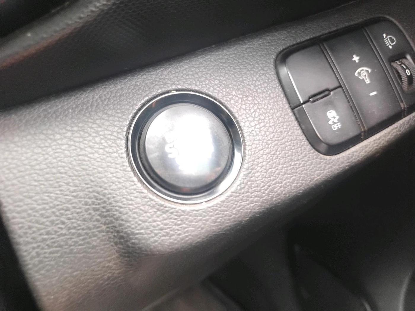 2019 Hyundai VENUE SX 1.0 (O) TURBO, Petrol, Manual, 1,10,614 km, interior