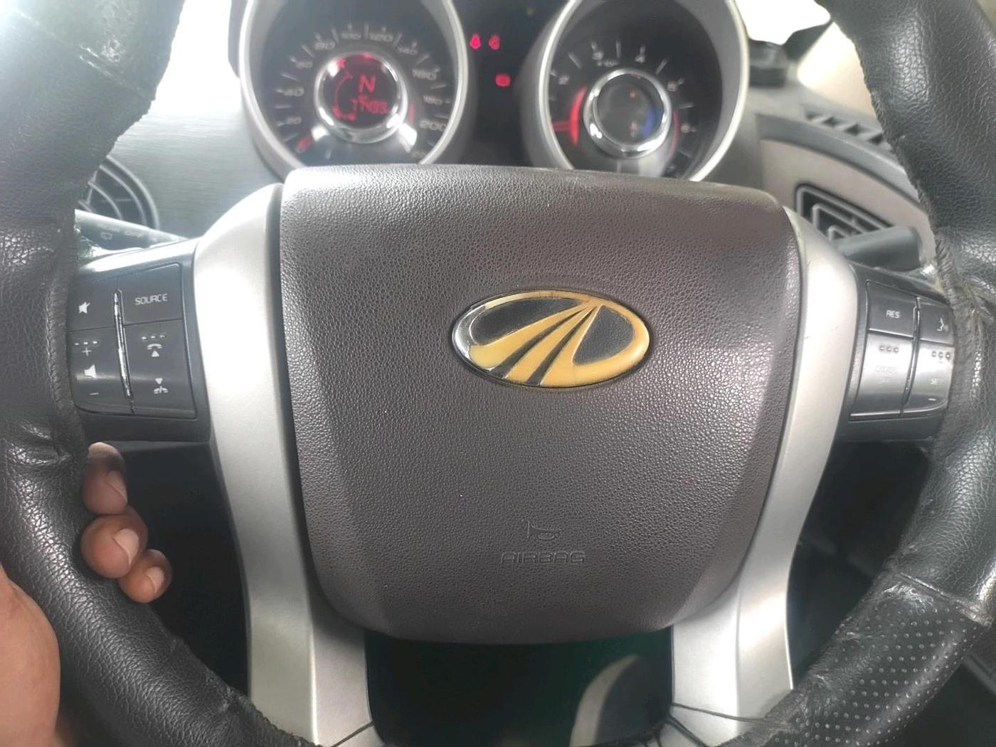 2015 Mahindra XUV500 W8, Diesel, Manual, 1,50,000 km, interior