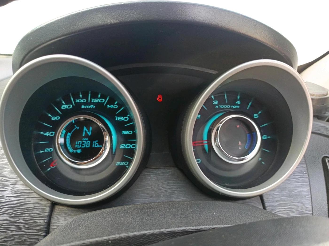 2016 Mahindra XUV500 W10 1.99, Diesel, Manual, 1,03,816 km, interior