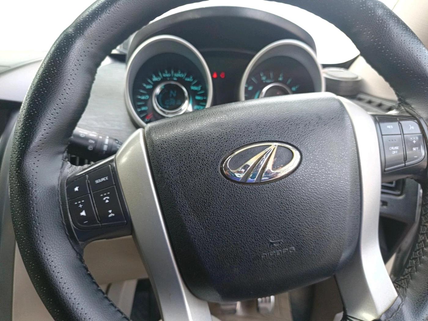 2016 Mahindra XUV500 W10 1.99, Diesel, Manual, 1,03,816 km, interior