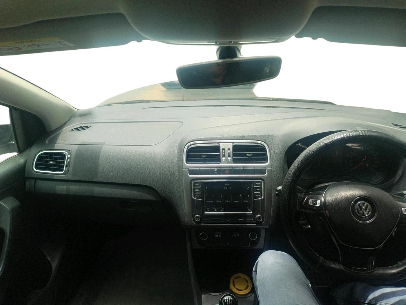 2020 Volkswagen Polo HIGHLINE PLUS 1.0L TSI, Petrol, Manual, 1,17,579 km, interior