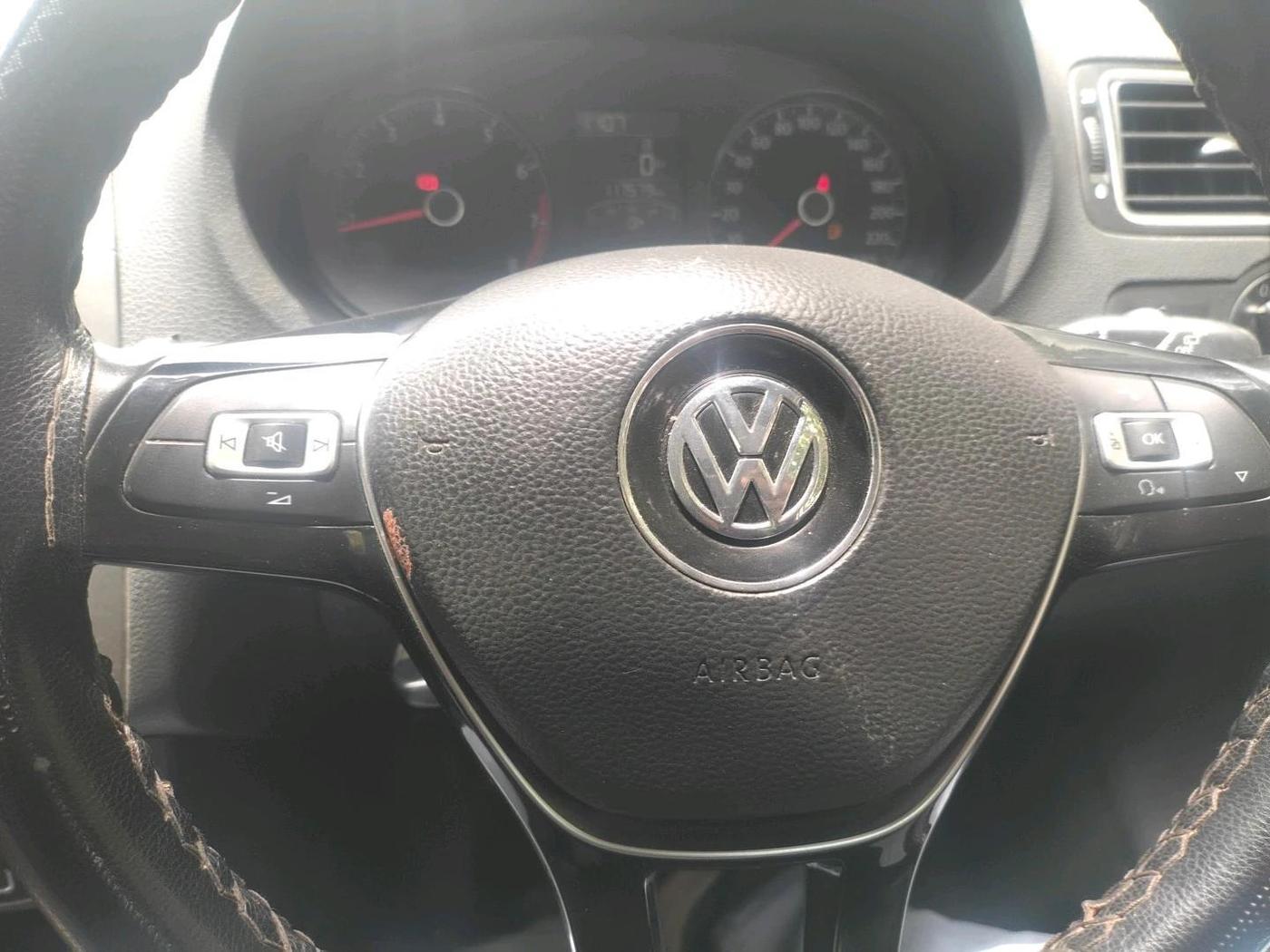 2020 Volkswagen Polo HIGHLINE PLUS 1.0L TSI, Petrol, Manual, 1,17,579 km, interior