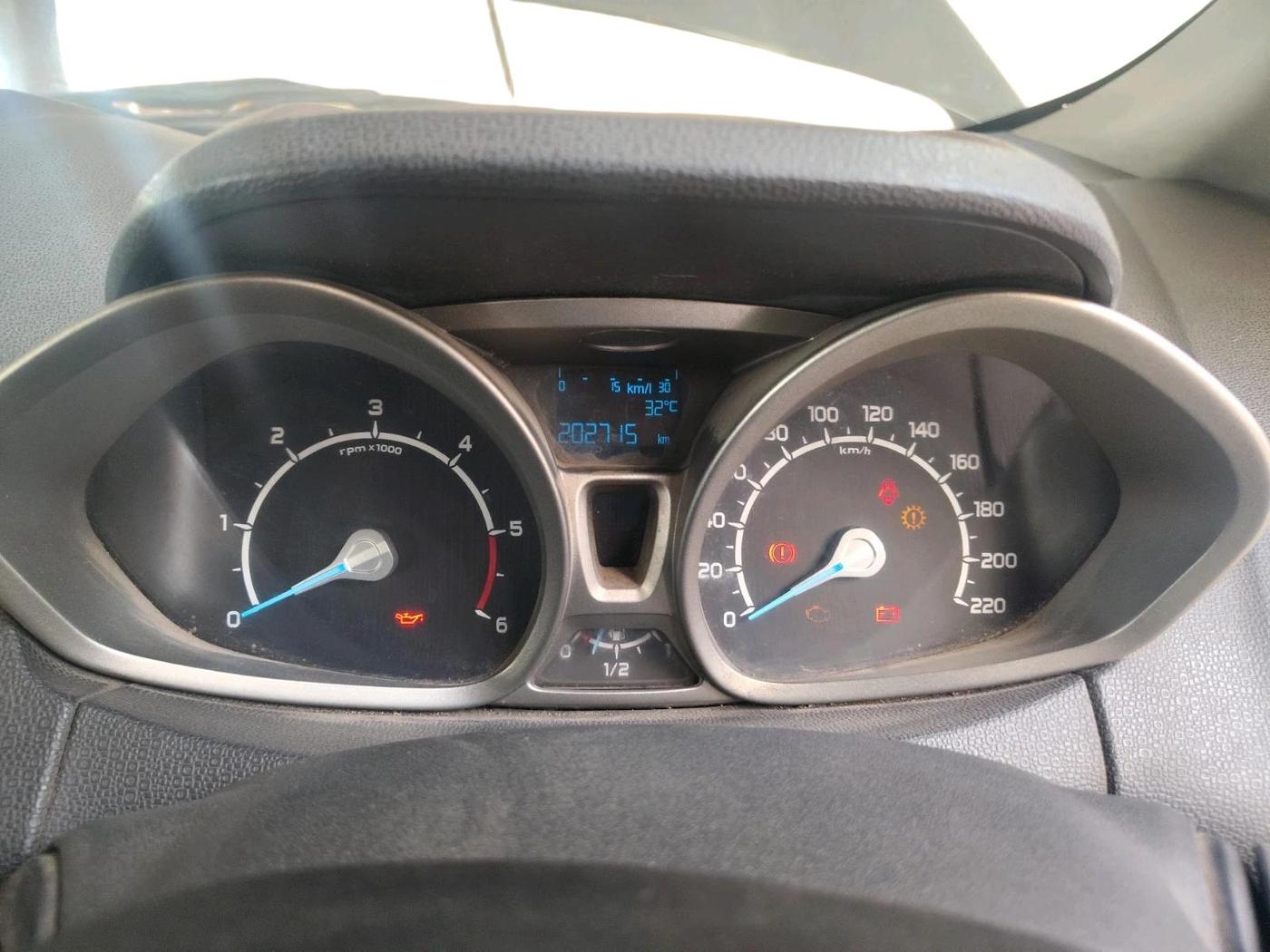 2013 Ford Ecosport TITANIUM 1.5L DIESEL, Diesel, Manual, 2,02,715 km, interior