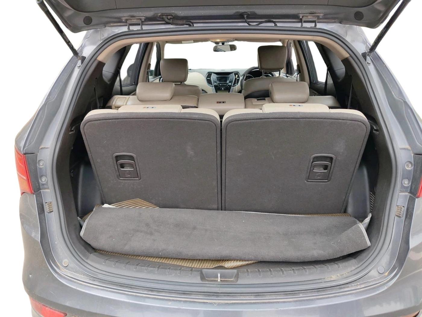 2014 Hyundai Santa Fe 4 WD AT, Diesel, Automatic, 2,14,903 km, exterior