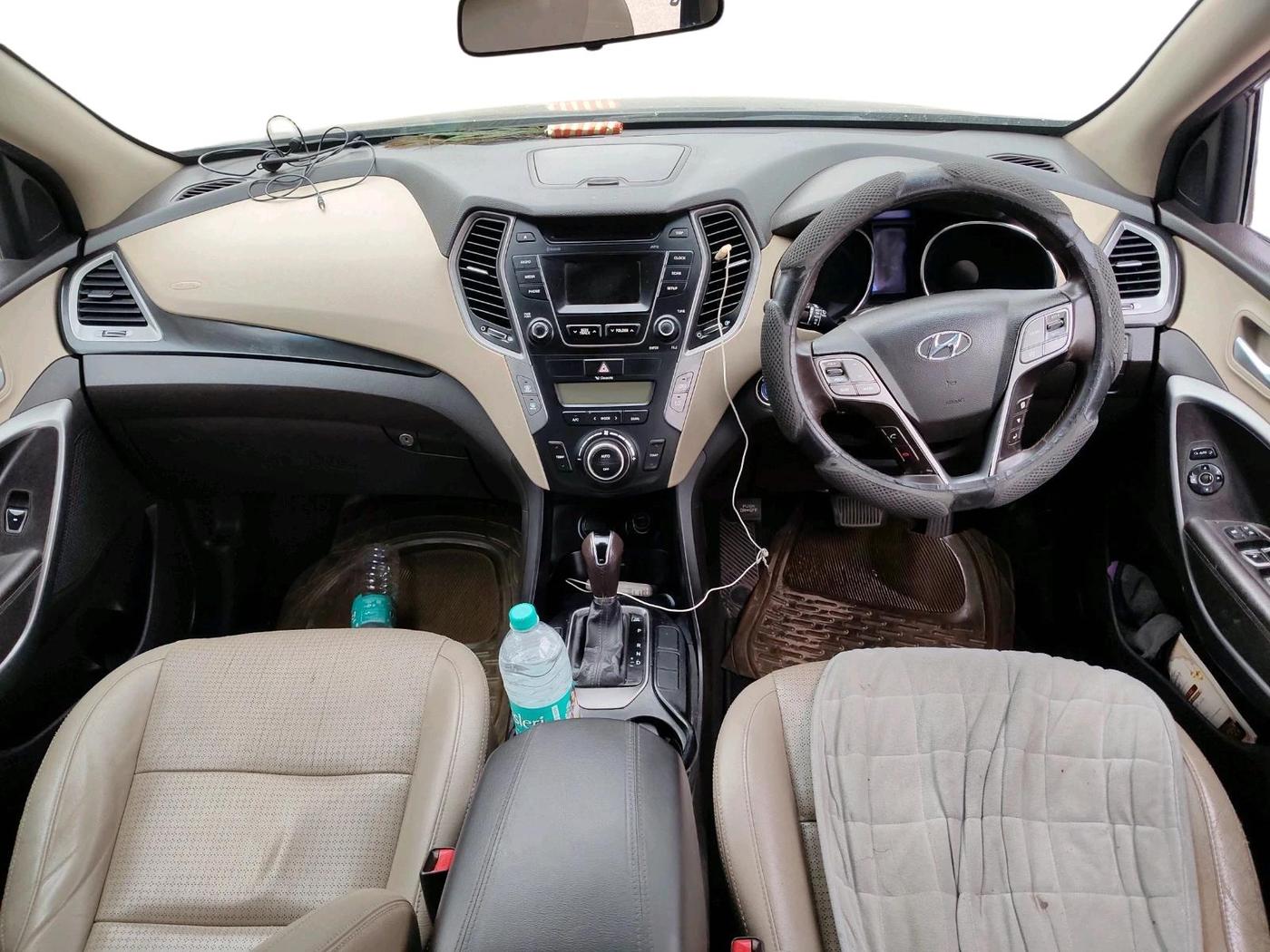 2014 Hyundai Santa Fe 4 WD AT, Diesel, Automatic, 2,14,903 km, interior
