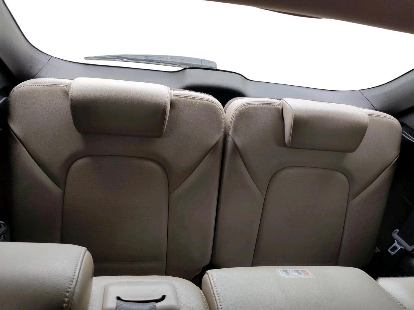 2014 Hyundai Santa Fe 4 WD AT, Diesel, Automatic, 2,14,903 km, interior