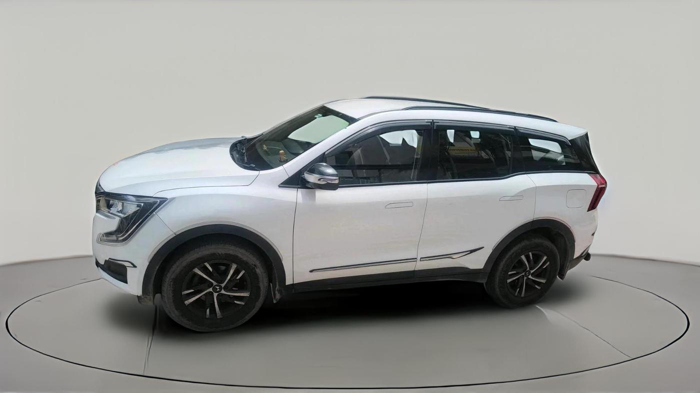 2022 Mahindra XUV700 MX P MT 5 STR, Petrol, Manual, 33,178 km, exterior