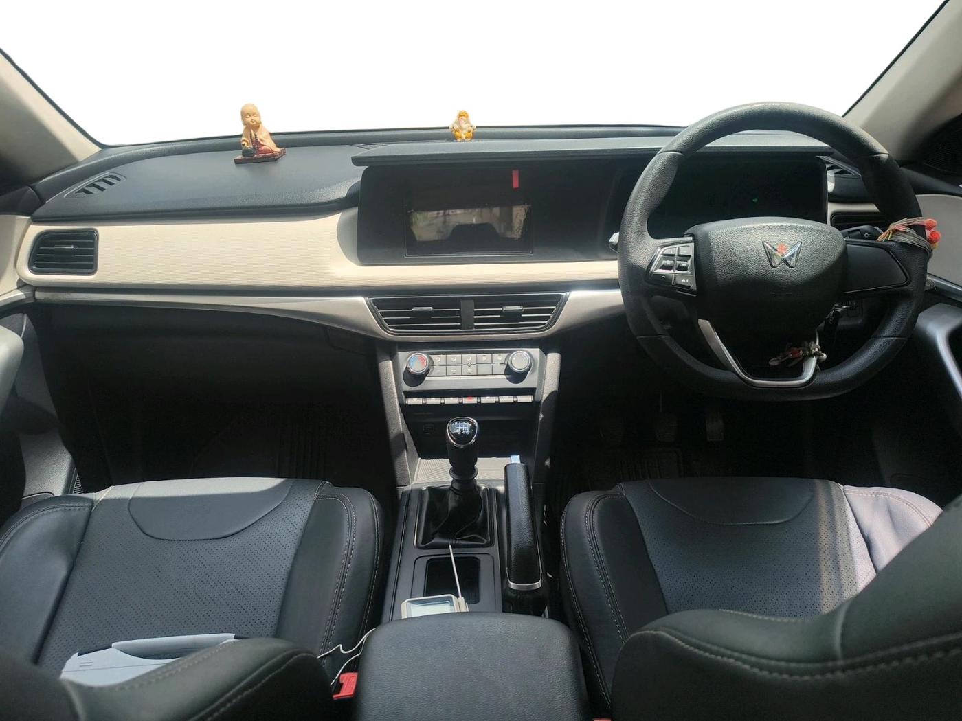 2022 Mahindra XUV700 MX P MT 5 STR, Petrol, Manual, 33,178 km, interior