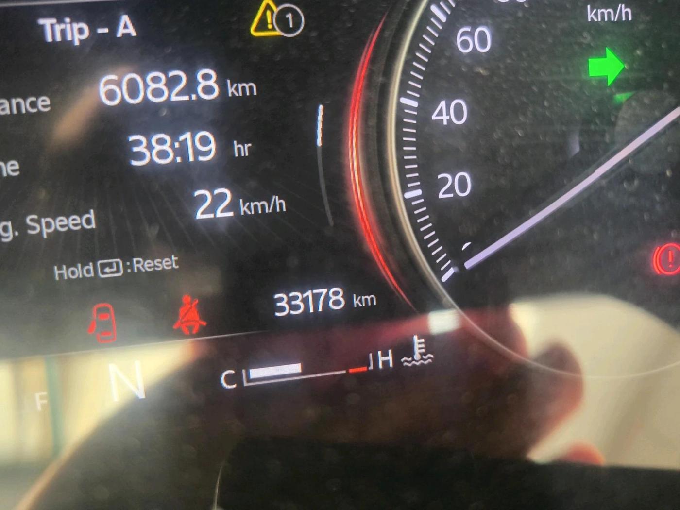 2022 Mahindra XUV700 MX P MT 5 STR, Petrol, Manual, 33,178 km, interior