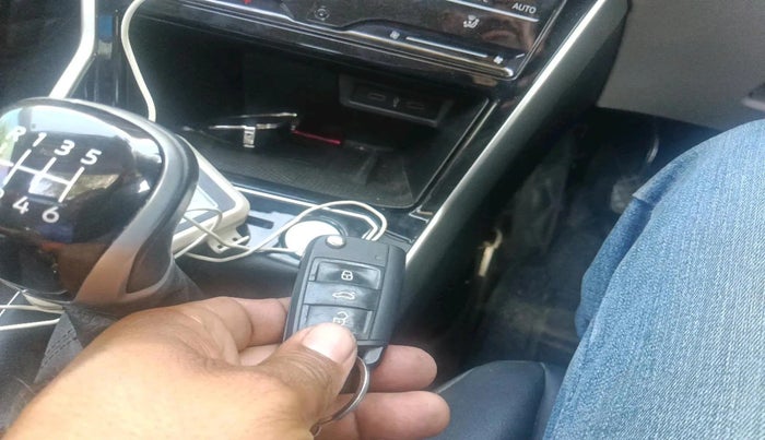 2022 Volkswagen VIRTUS TOPLINE TSI 1.0 MT, Petrol, Manual, 43,537 km, interior