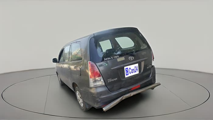 2011 Toyota Innova 2.5 G4 8 STR, Diesel, Manual, 2,77,831 km, exterior