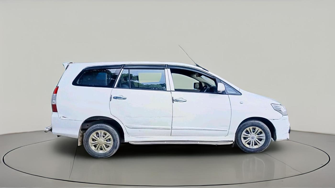 2016 Toyota Innova 2.5 GX 8 STR, Diesel, Manual, 2,26,113 km, exterior