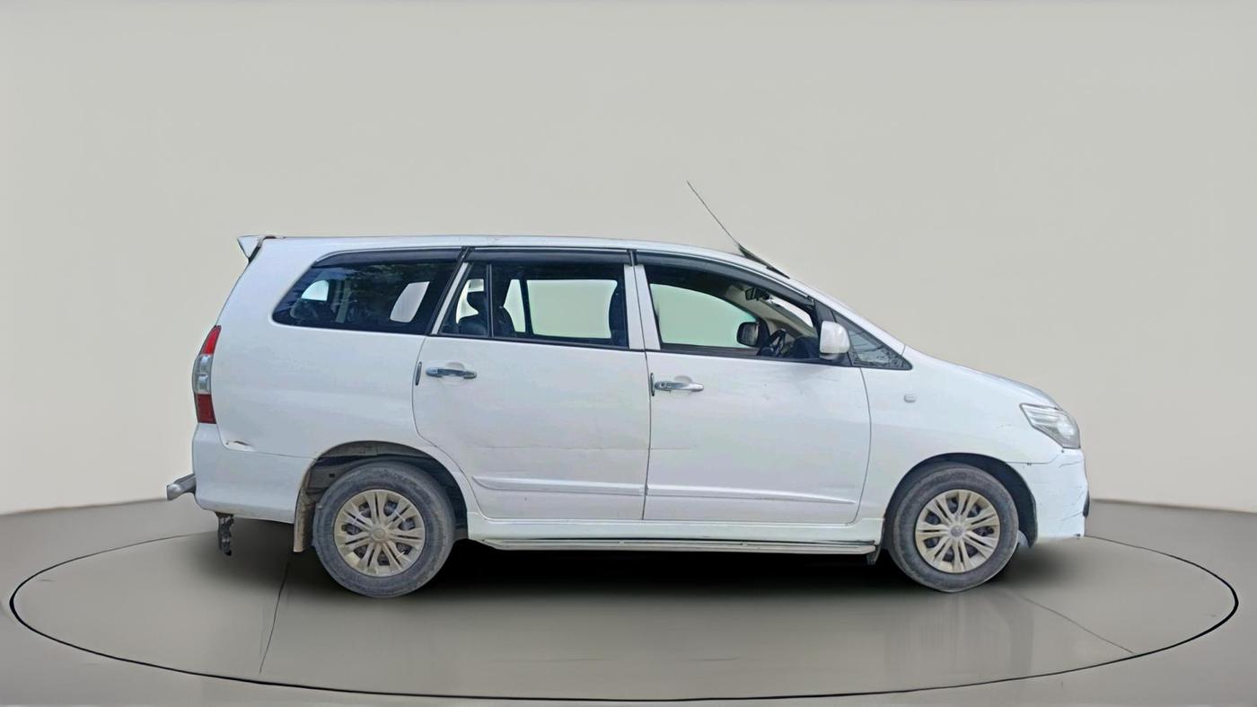 2016 Toyota Innova 2.5 GX 8 STR, Diesel, Manual, 2,26,113 km, exterior