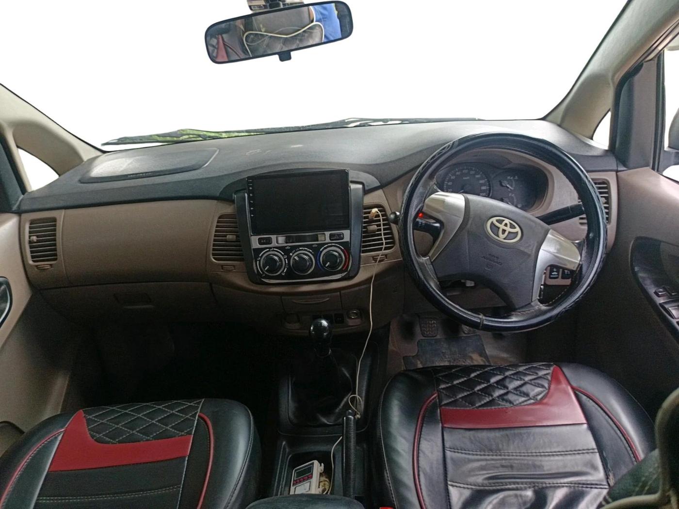 2016 Toyota Innova 2.5 GX 8 STR, Diesel, Manual, 2,26,113 km, interior