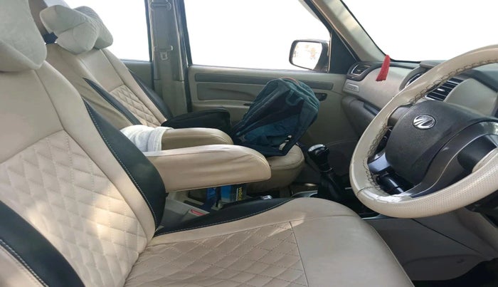 2018 Mahindra Scorpio S7, Diesel, Manual, 99,844 km, interior