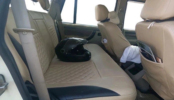 2018 Mahindra Scorpio S7, Diesel, Manual, 99,844 km, interior