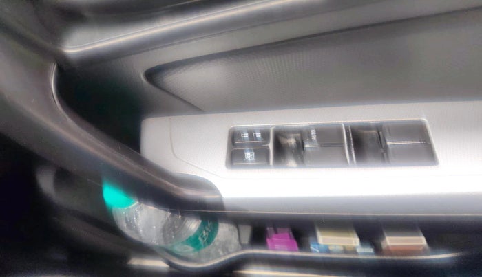 2022 Maruti Vitara Brezza LXI, Petrol, Manual, 39,179 km, interior