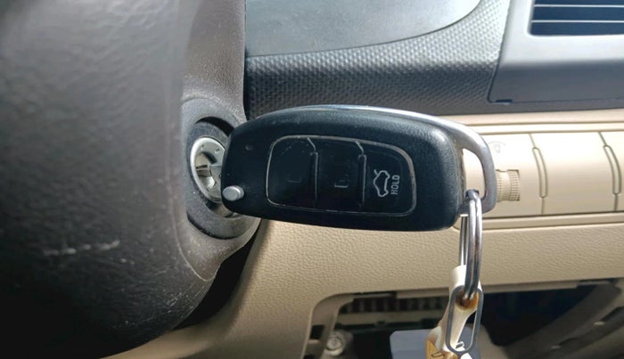 2013 Hyundai Verna FLUIDIC 1.6 CRDI SX, Diesel, Manual, 1,33,286 km, interior