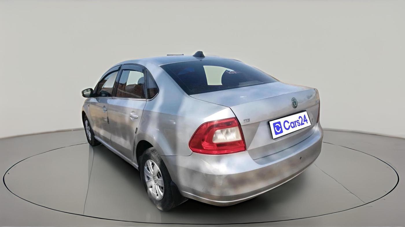 2013 Skoda Rapid AMBITION 1.6 TDI CR MT, Diesel, Manual, 1,26,524 km, exterior