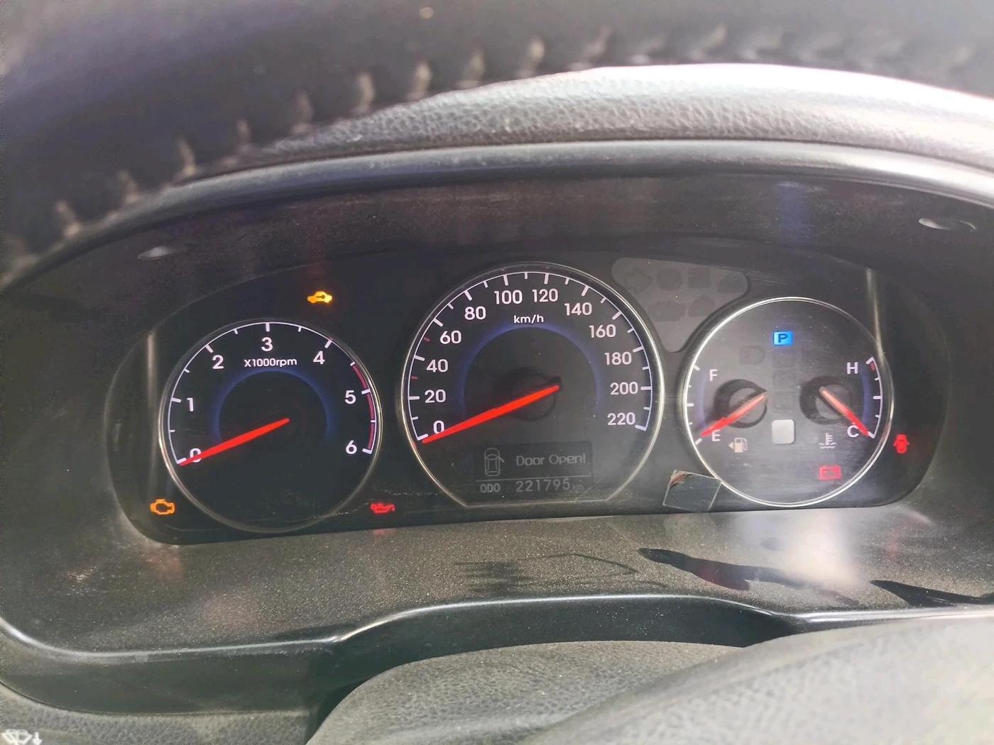 2013 Hyundai Santa Fe 4 WD AT, Diesel, Automatic, 2,21,795 km, interior
