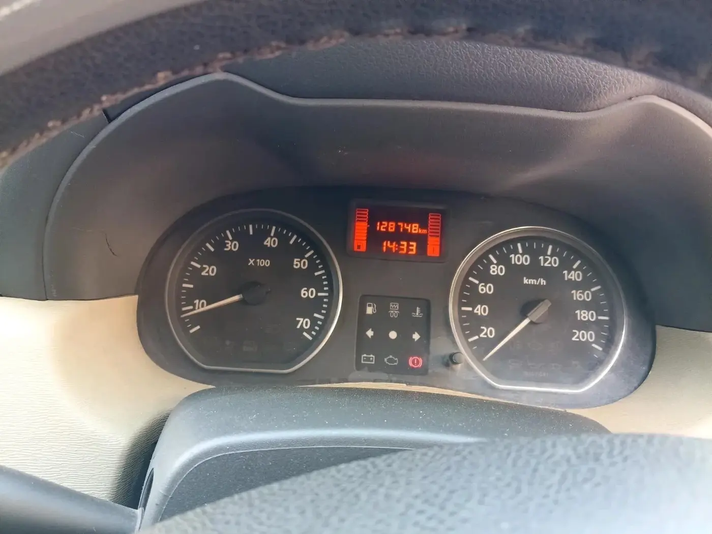 2015 Nissan Terrano XL (D), Diesel, Manual, 1,56,197 km, interior