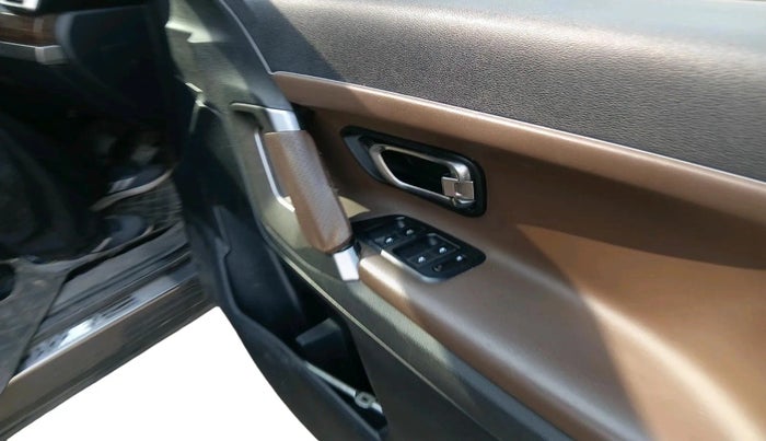 2019 Tata Harrier XZ 2.0L, Diesel, Manual, 1,00,112 km, interior