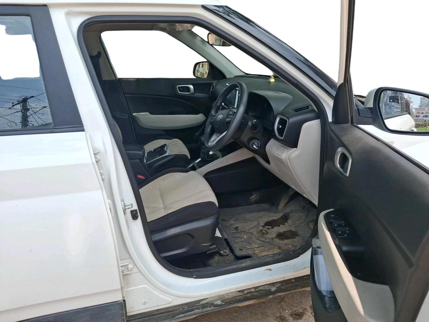 2025 Hyundai VENUE S 1.2, Petrol, Manual, 32,414 km, interior
