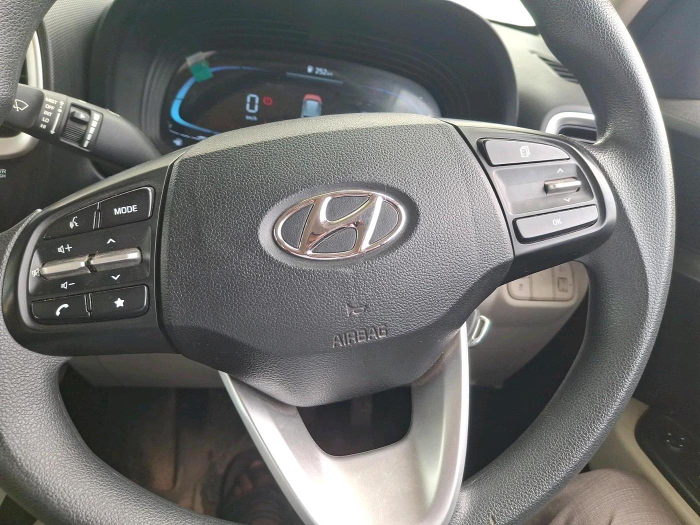 2025 Hyundai VENUE S 1.2, Petrol, Manual, 32,414 km, interior