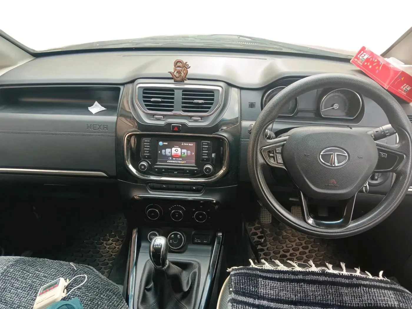 2017 Tata Hexa XM 4X2 7 STR, Diesel, Manual, 63,500 km, interior
