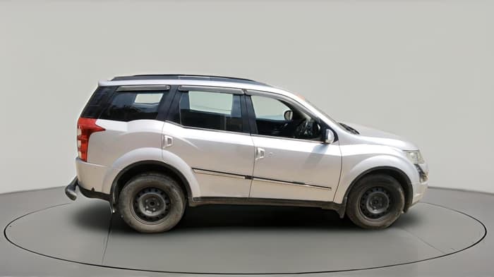 2017 Mahindra XUV500 W6, Diesel, Manual, 93,019 km, exterior