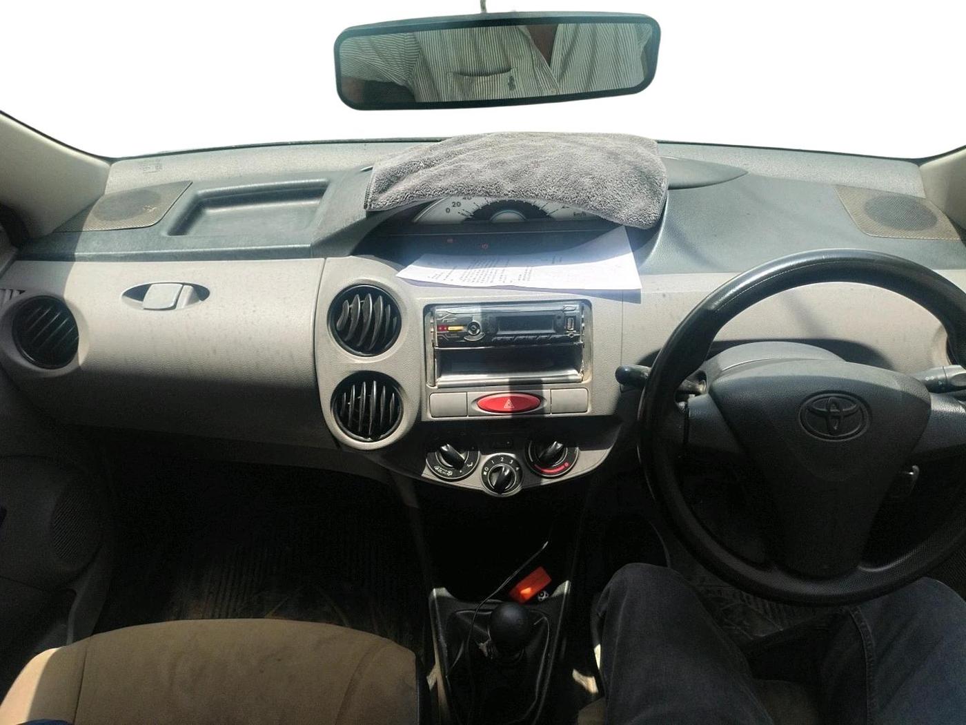 2011 Toyota Etios Liva GD, Diesel, Manual, 2,63,024 km, interior