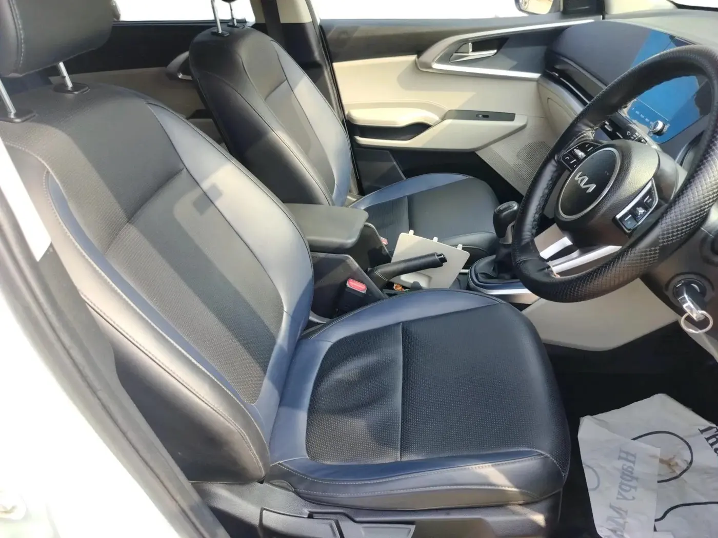 2024 KIA CARENS Premium (O) 1.5 Petrol 7 STR, Petrol, Manual, 25,000 km, interior